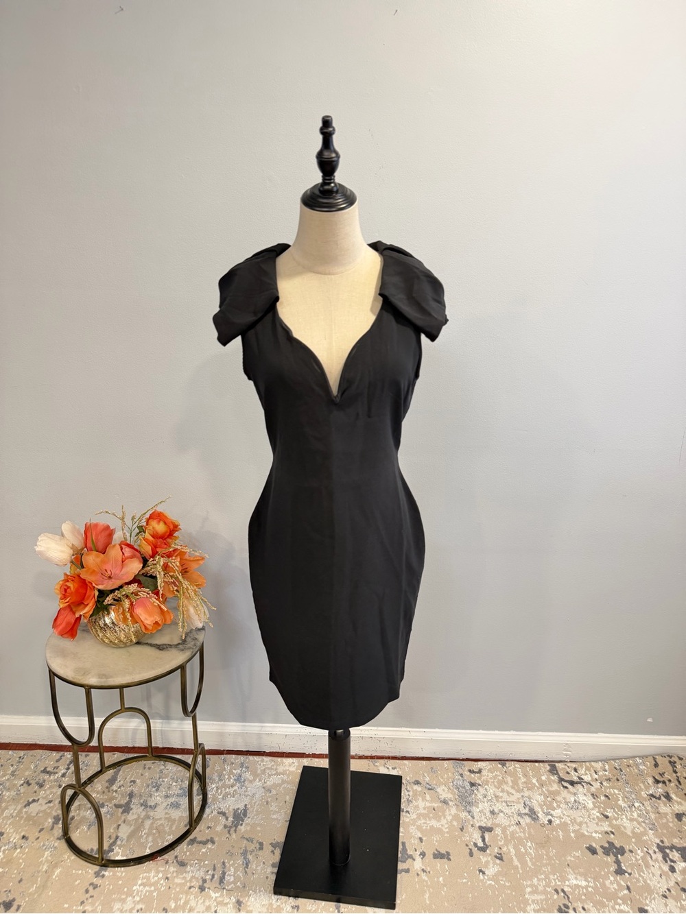 Windsor Classic Black Sheath Dress with Structured Shoulders - Size Large